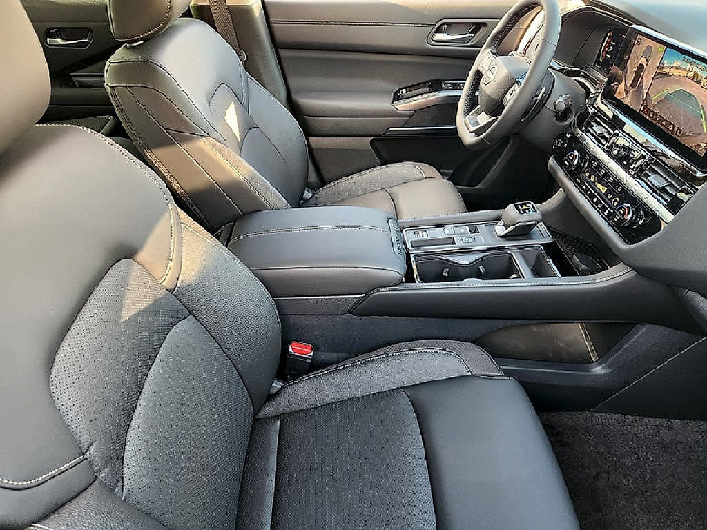 New 2026 Nissan Pathfinder SL FWD image 15