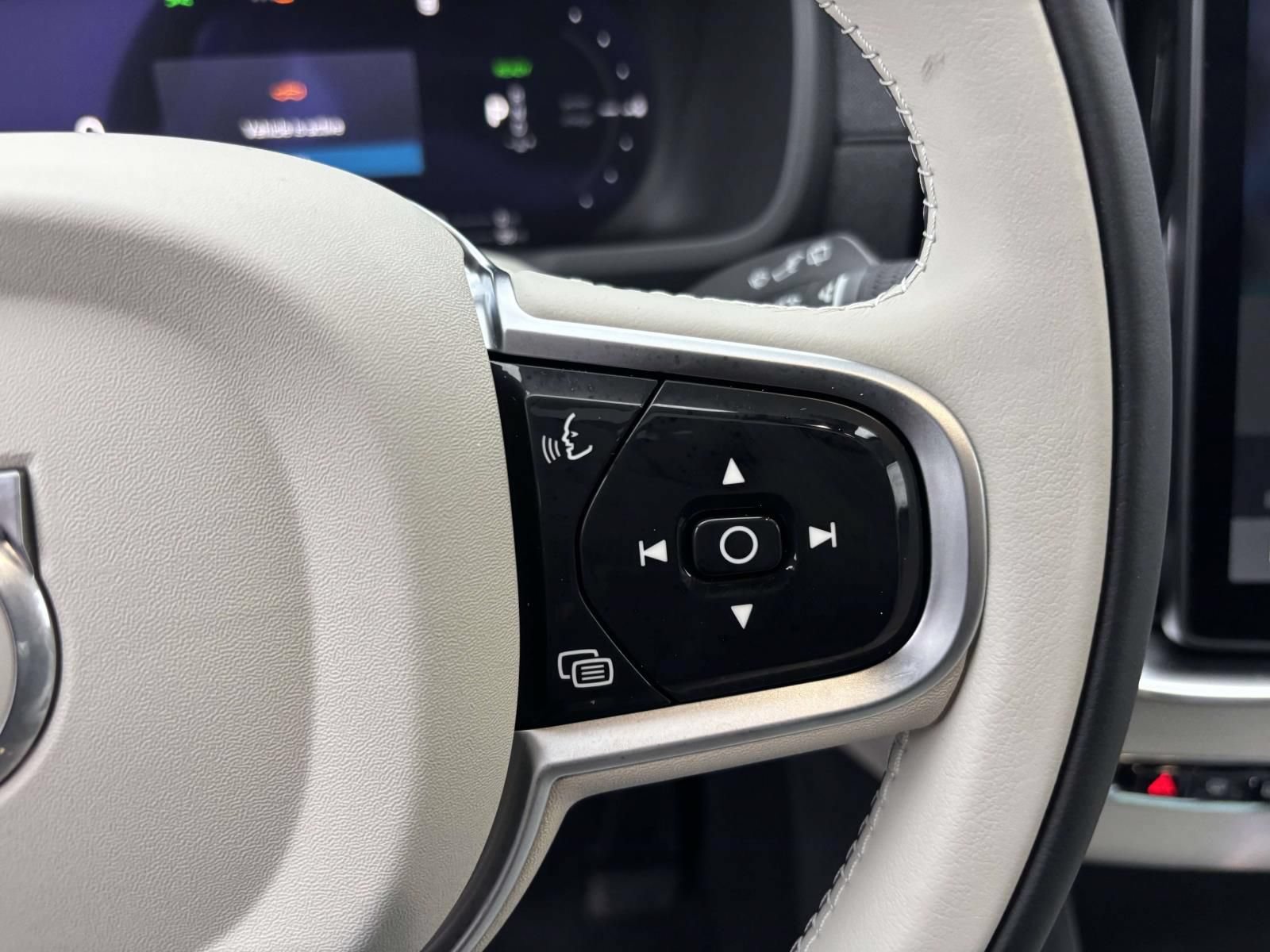 New 2026 Volvo XC90 T8 Ultra w/ Protection Package Premier AWD/4WD image 19