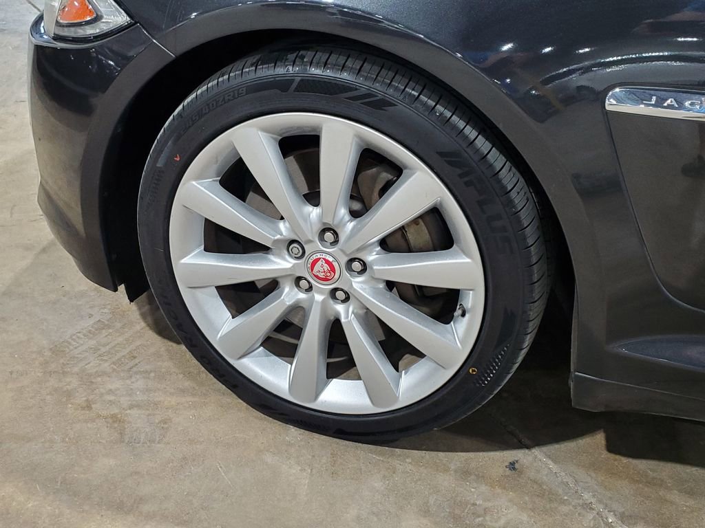 Used 2014 Jaguar XF 3.0 RWD image 41