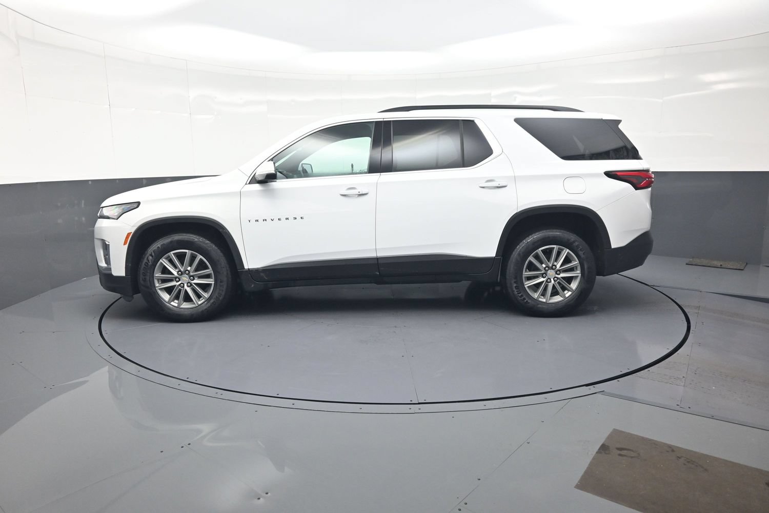 Used 2023 Chevrolet Traverse LT w/ LPO, Floor Liner Package AWD/4WD image 6