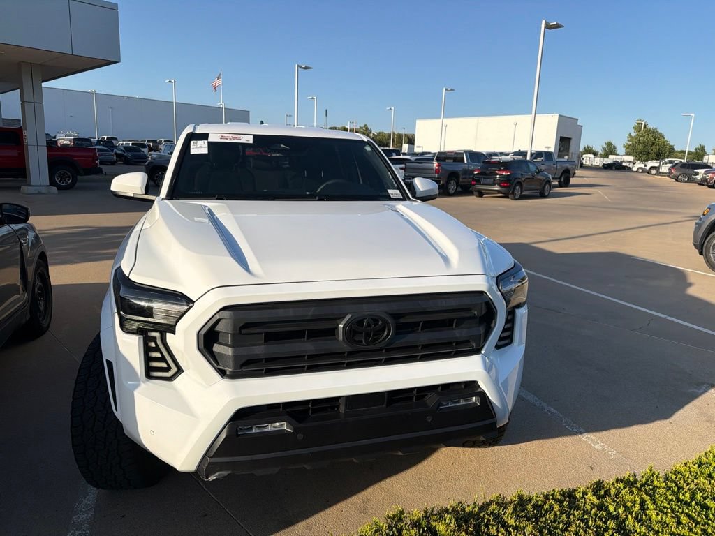 Used 2024 Toyota Tacoma SR5 AWD/4WD image 8