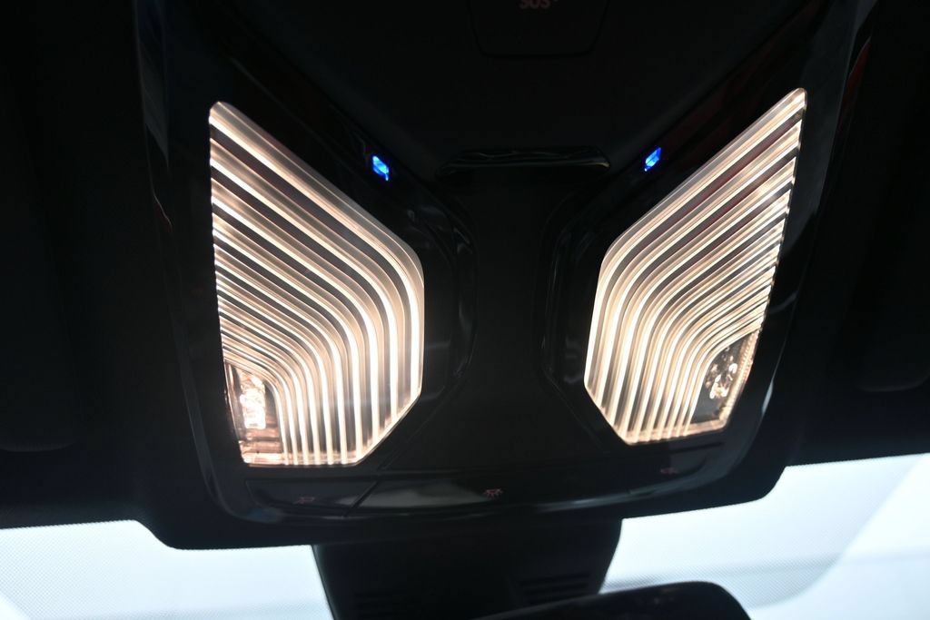 Used 2022 BMW M3 Competition w/ M Carbon Exterior Package AWD/4WD image 31