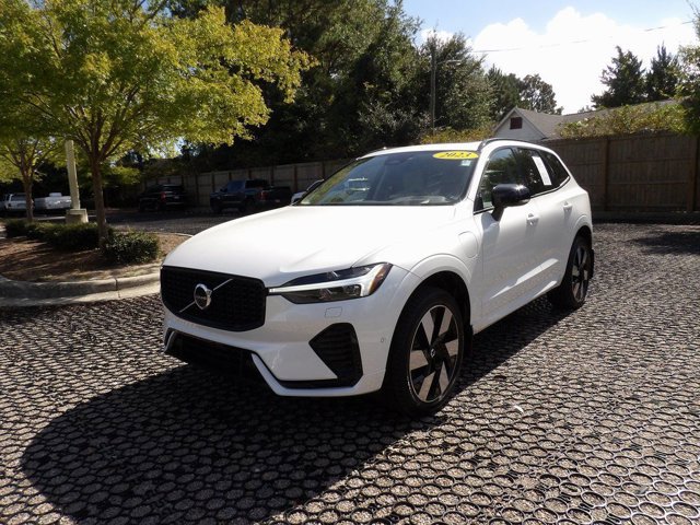 Certified 2023 Volvo XC60 T8 Ultimate w/ Climate Package image 3