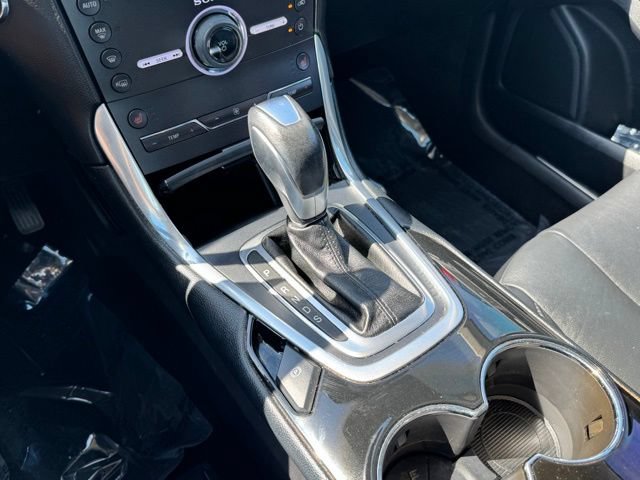 Used 2016 Ford Edge Titanium FWD image 16