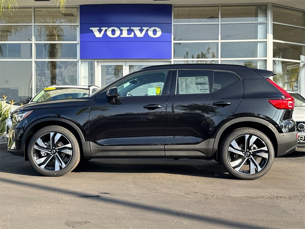 New 2026 Volvo XC40 B5 Ultra image 2