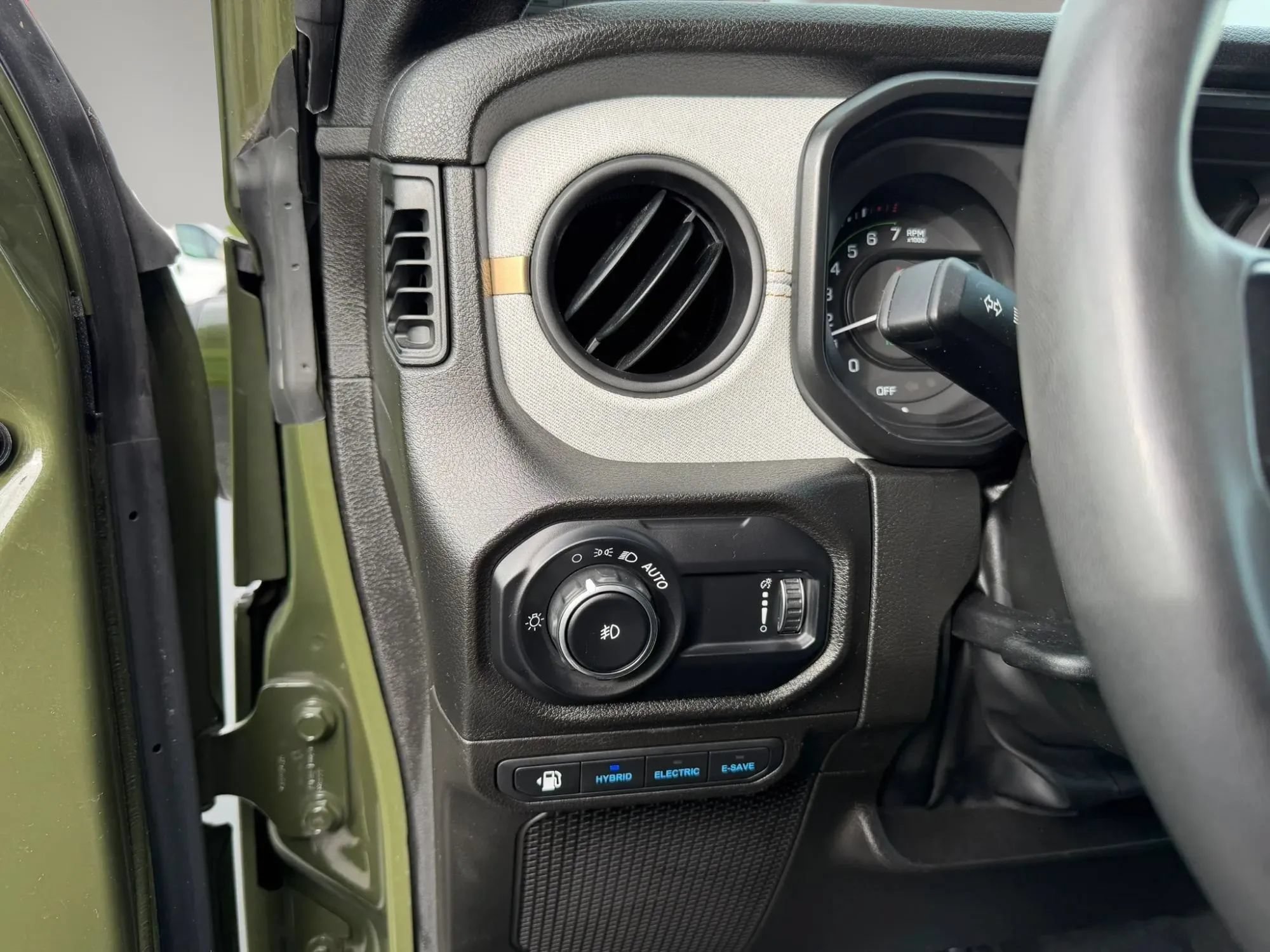 Used 2024 Jeep Wrangler Unlimited AWD/4WD image 14