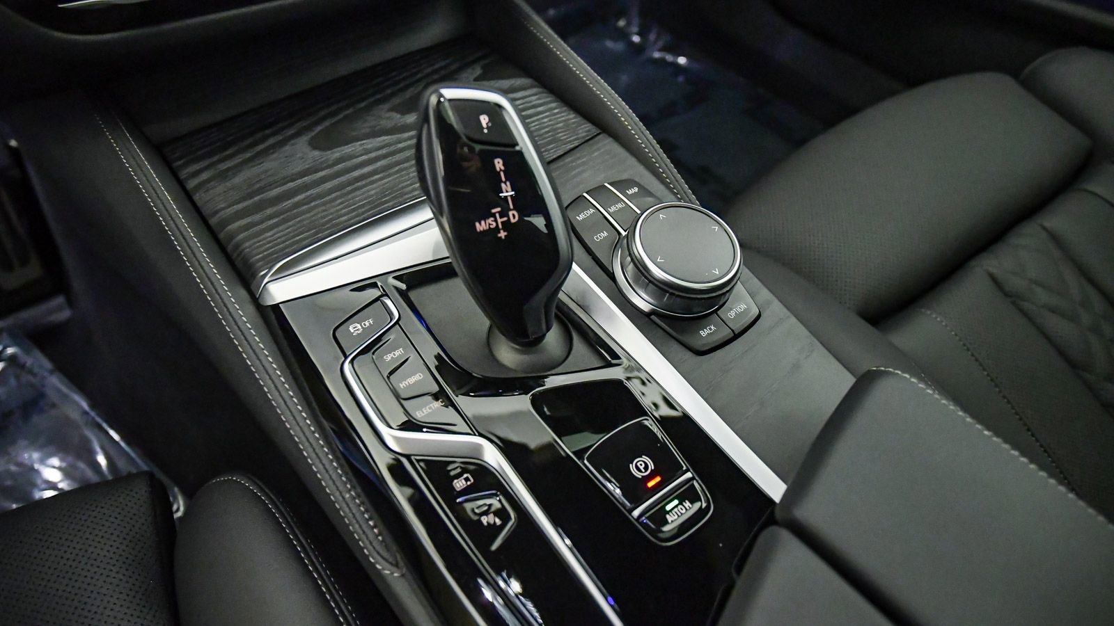 Certified 2023 BMW 530e w/ M Sport Package image 23