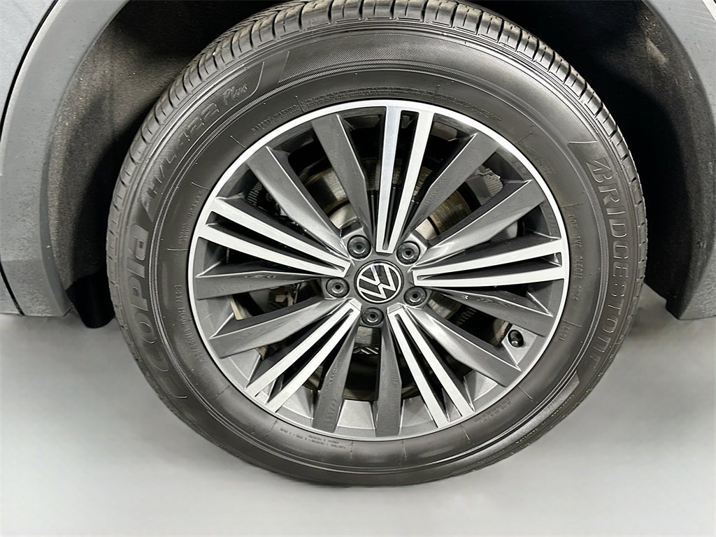 Used 2024 Volkswagen Tiguan Wolfsburg Edition image 28