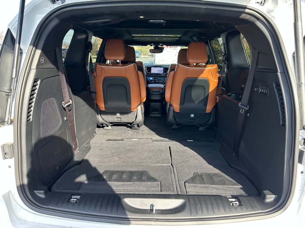 New 2025 Chrysler Pacifica Pinnacle w/ Trailer Tow Group AWD/4WD image 26