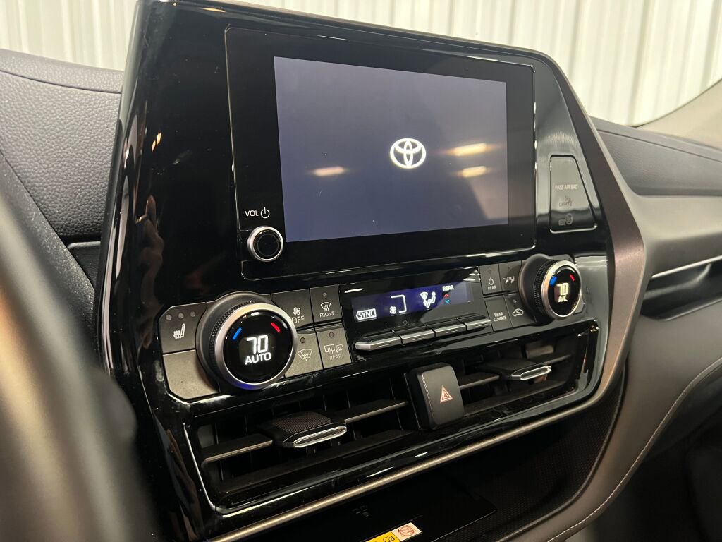 Used 2023 Toyota Highlander XLE image 9