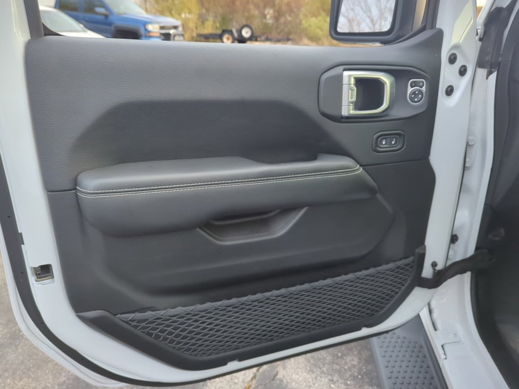 Used 2019 Jeep Wrangler Unlimited Sahara image 11