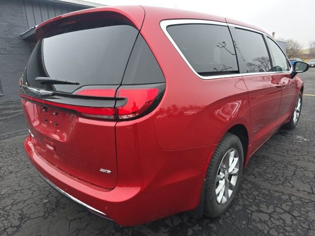 New 2026 Chrysler Pacifica Select image 7