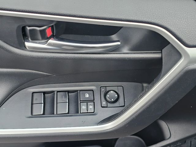 Used 2020 Toyota RAV4 XLE Premium image 19