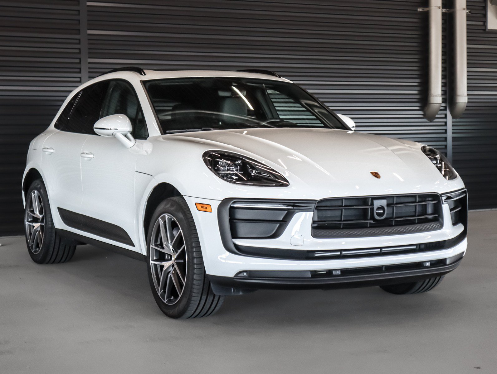 Certified 2024 Porsche Macan AWD/4WD image 7