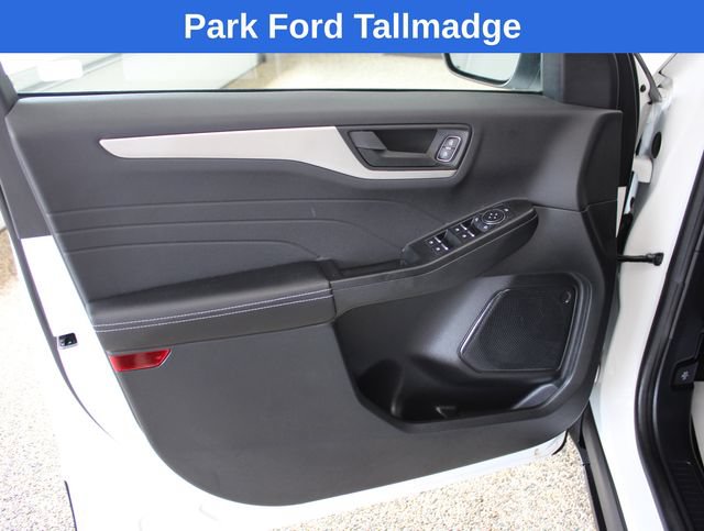 Used 2022 Ford Escape SE w/ Cold Weather Package AWD/4WD image 11