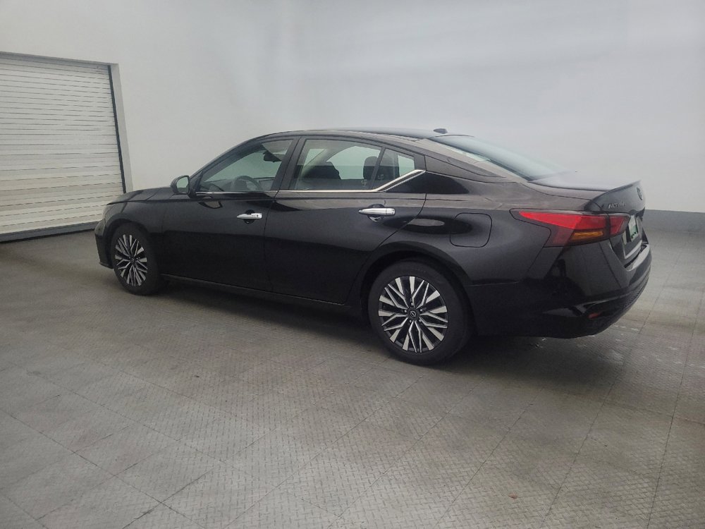 Used 2023 Nissan Altima 2.5 SV image 3