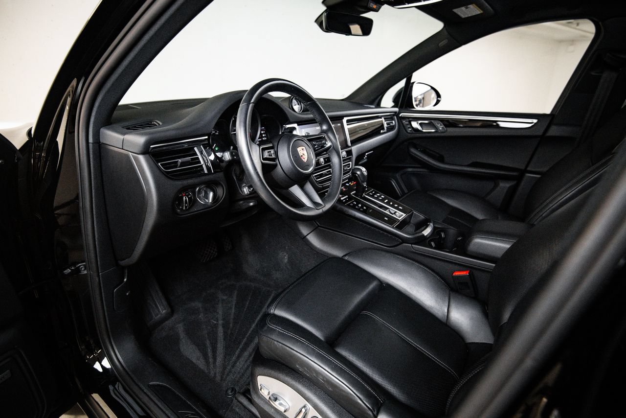 Certified 2024 Porsche Macan AWD/4WD image 4