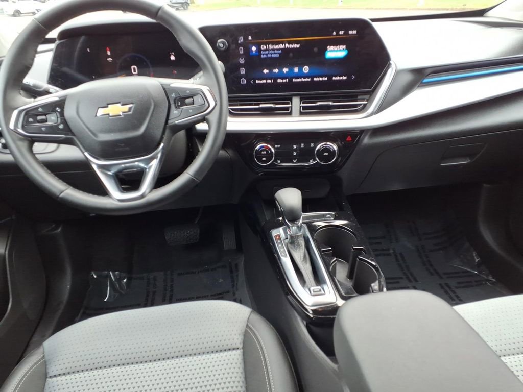 Used 2025 Chevrolet Trax LT w/ Driver Confidence Package FWD image 9