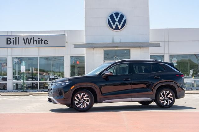 New 2026 Volkswagen Tiguan S FWD image 1
