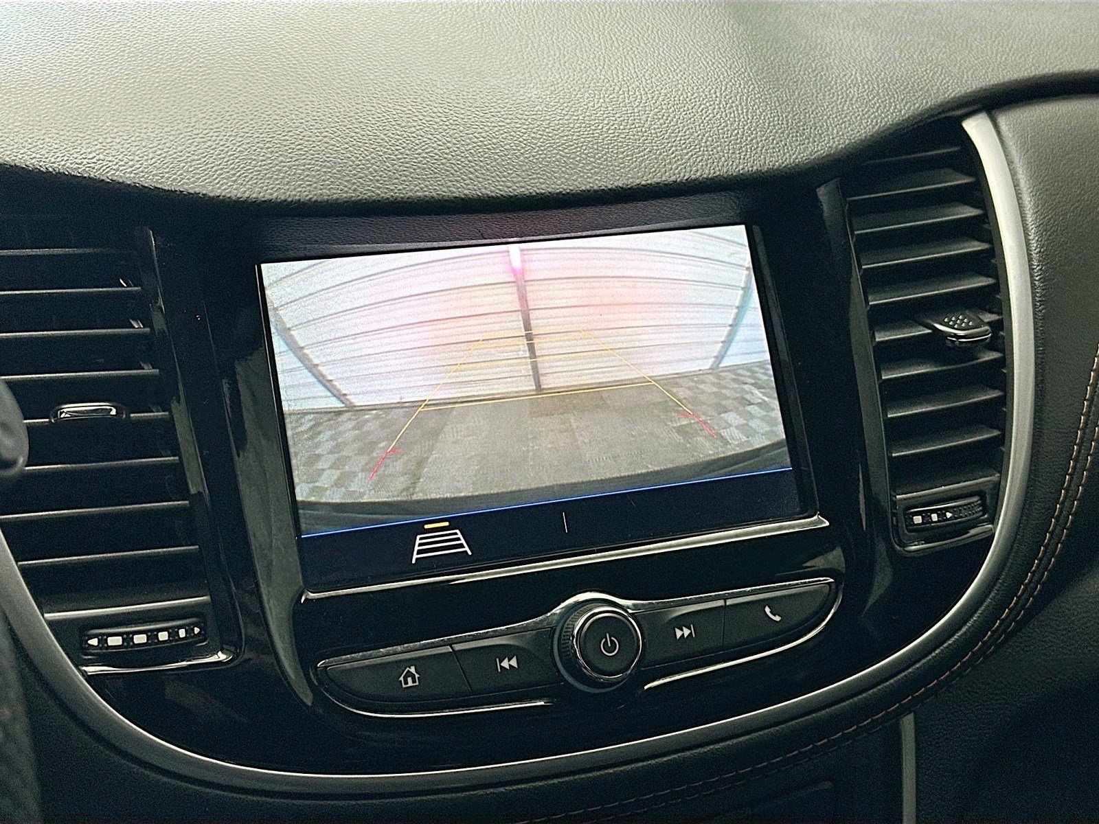 Used 2021 Chevrolet Trax LT image 9