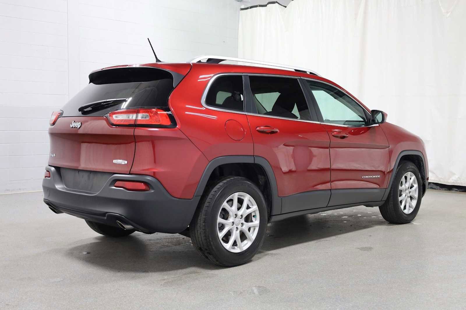 Used 2014 Jeep Cherokee Latitude image 9