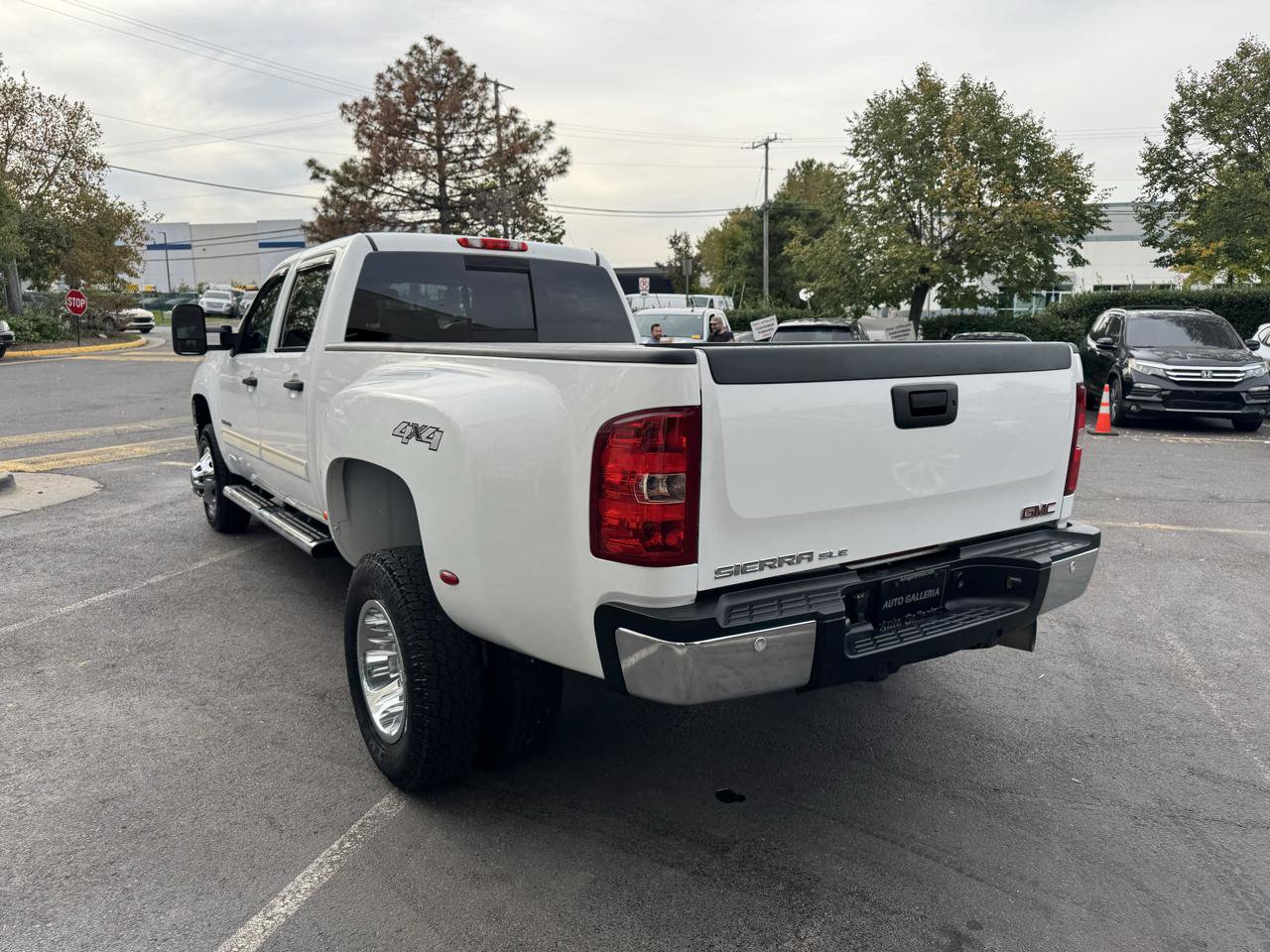 Used 2011 GMC Sierra 3500 SLE w/ SLE Preferred Package AWD/4WD image 7