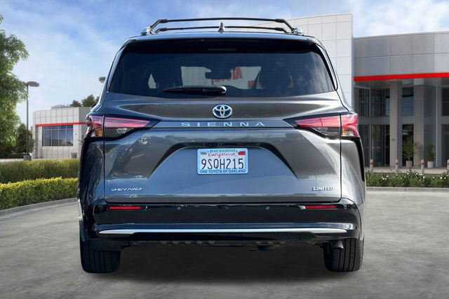 Used 2025 Toyota Sienna Limited image 5