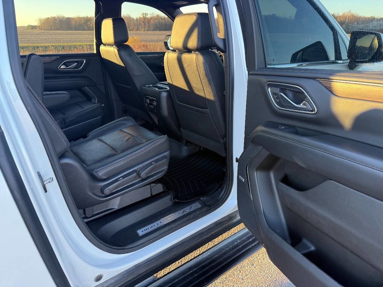 Used 2021 Chevrolet Suburban High Country w/ Premium Package image 10