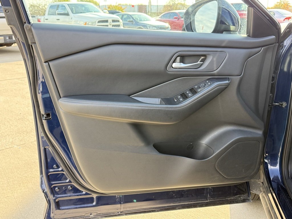 Used 2024 Nissan Rogue SV image 13