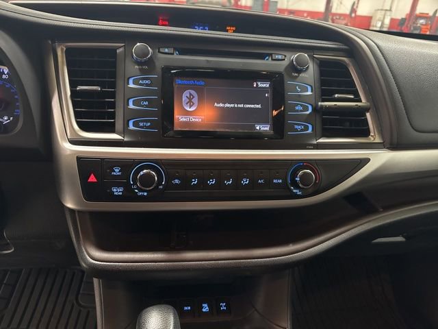 Used 2019 Toyota Highlander LE AWD/4WD image 6