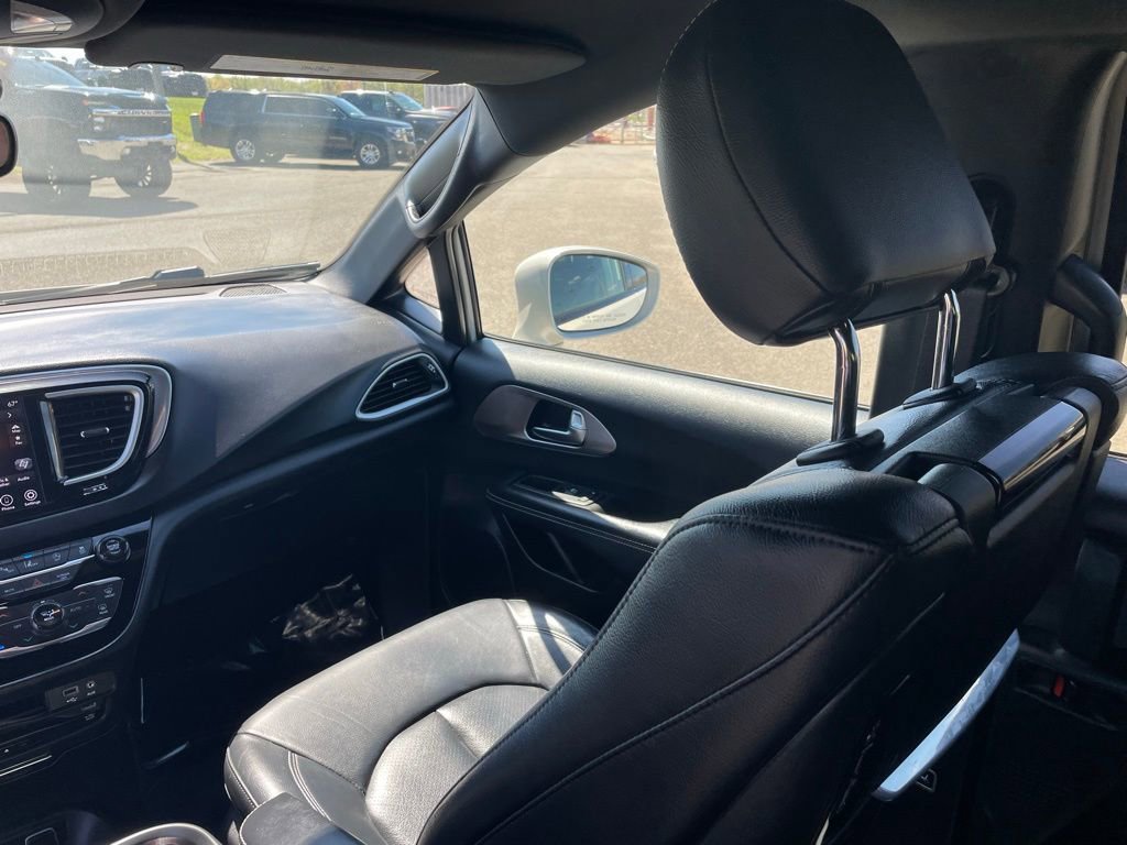 Used 2020 Chrysler Pacifica Touring-L w/ Advanced Safetytec Group image 28