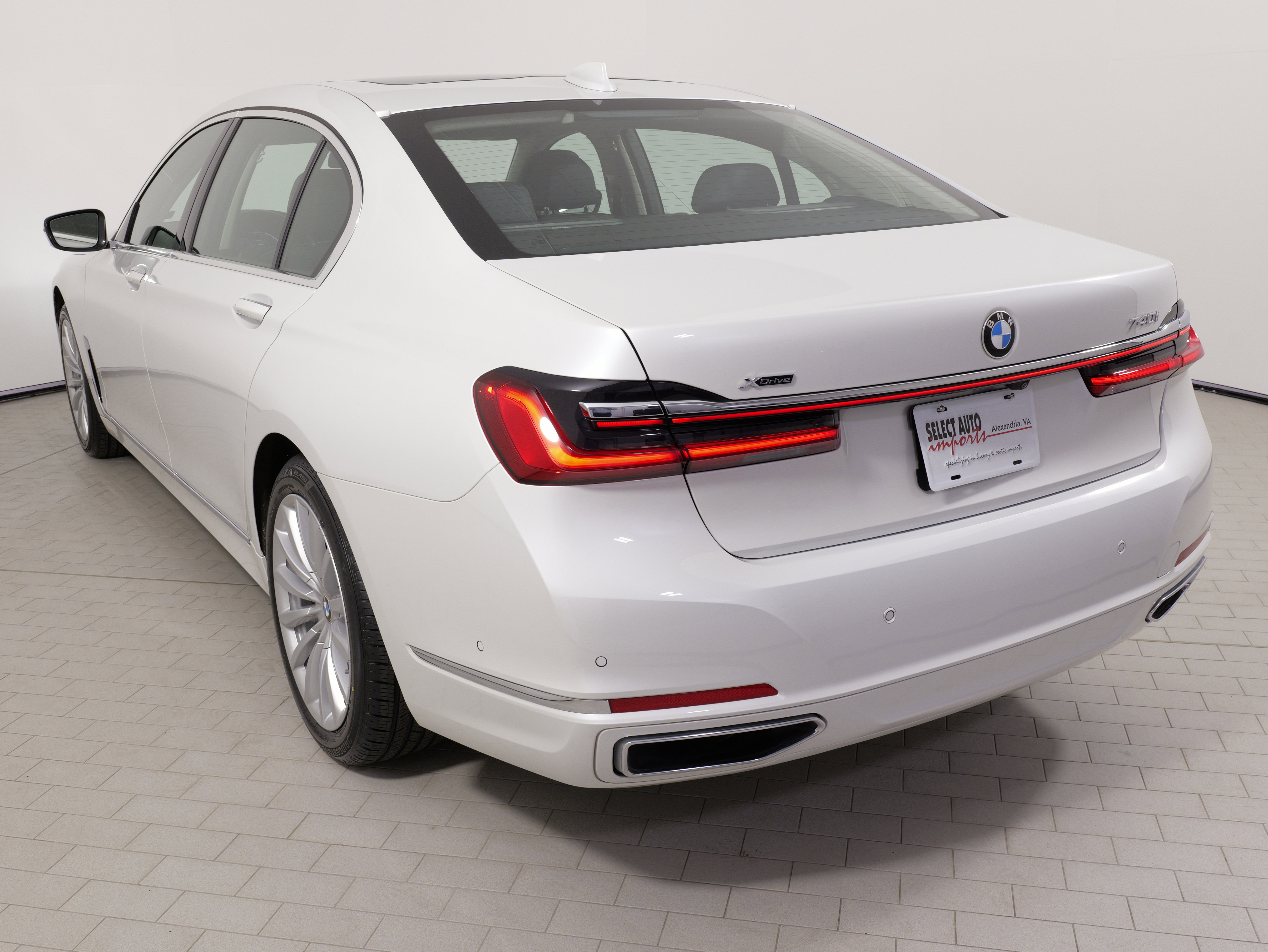 Used 2022 BMW 740i xDrive image 14