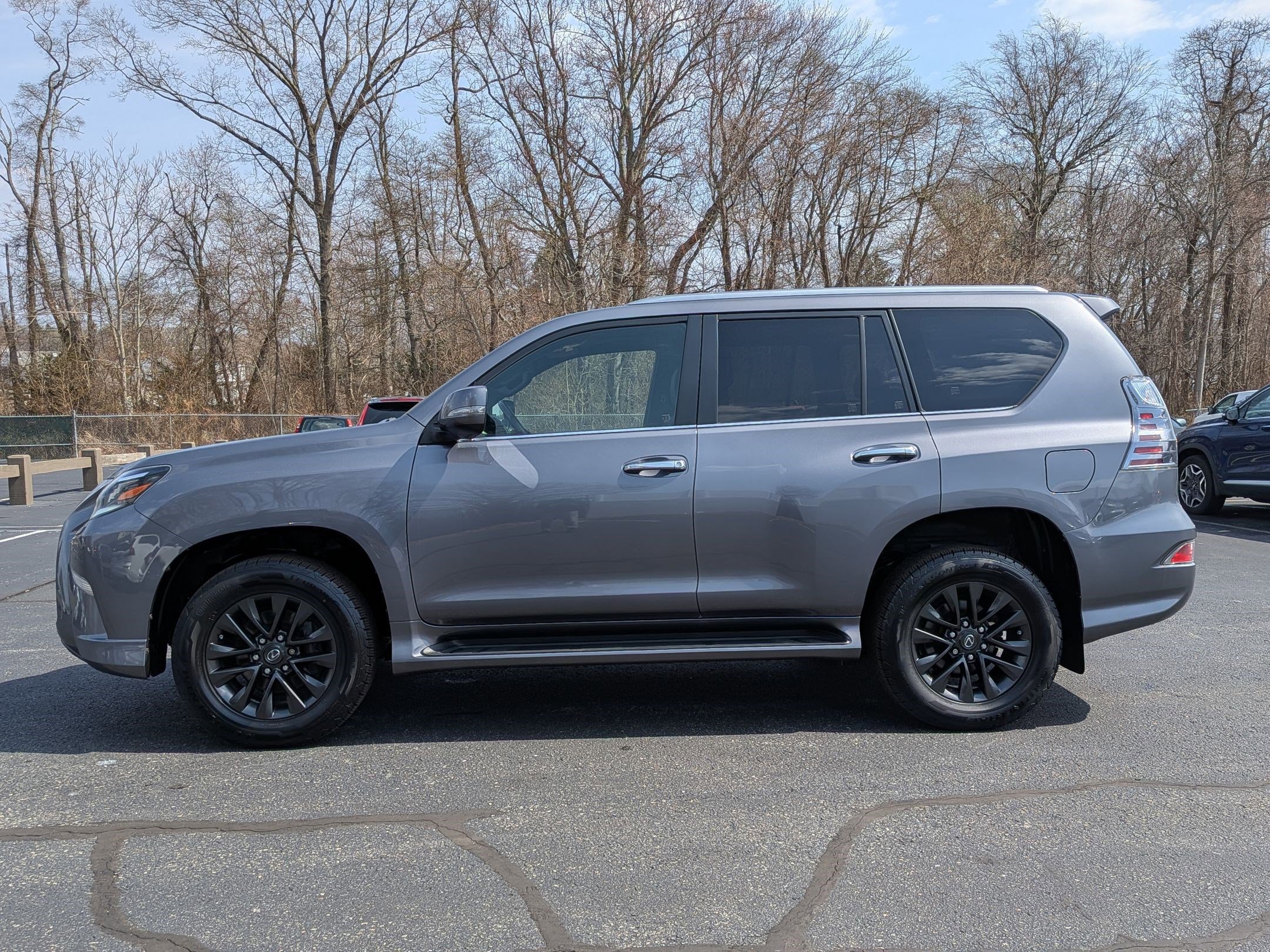 Used 2020 Lexus GX 460 Premium w/ Premium Package image 2
