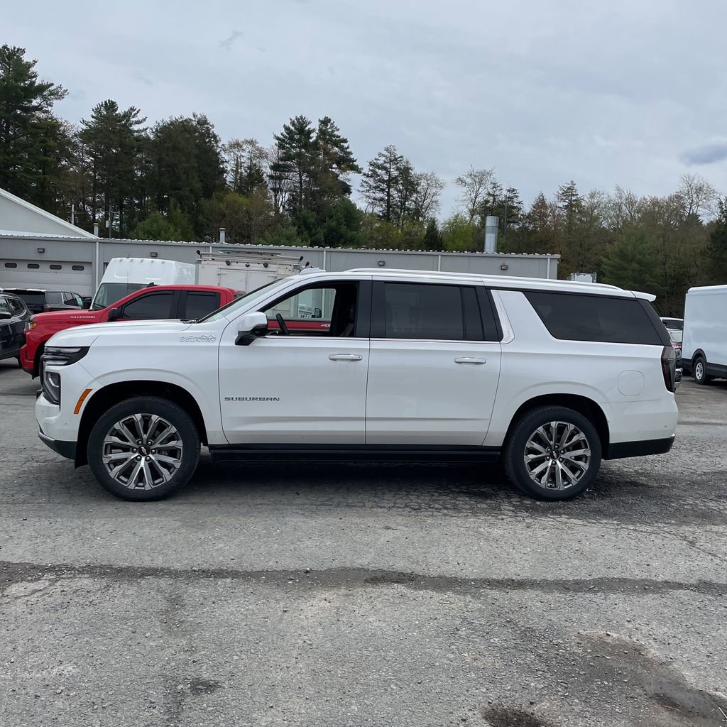 Used 2025 Chevrolet Suburban High Country AWD/4WD image 4