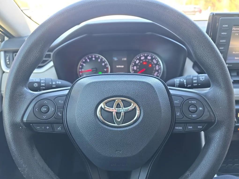 Used 2021 Toyota RAV4 XLE image 17