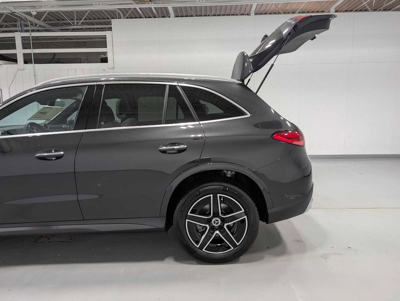 New 2026 Mercedes-Benz GLC 300 4MATIC image 9