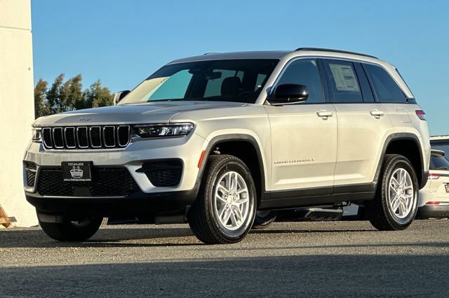 New 2025 Jeep Grand Cherokee Laredo X w/ Luxury Tech Group I image 8