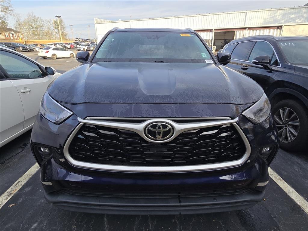 Used 2022 Toyota Highlander XLE video 2