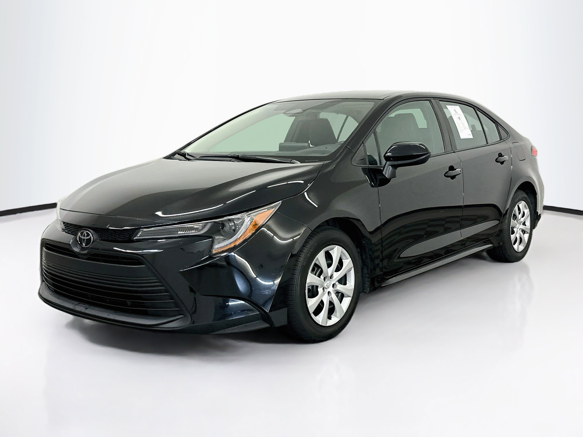 Used 2025 Toyota Corolla LE FWD image 3