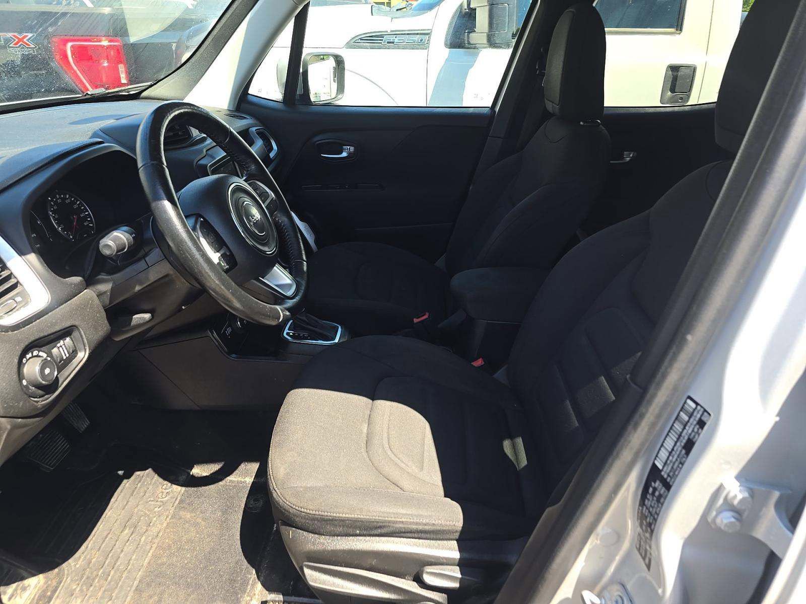 Used 2018 Jeep Renegade Latitude w/ Cold Weather Group AWD/4WD image 5