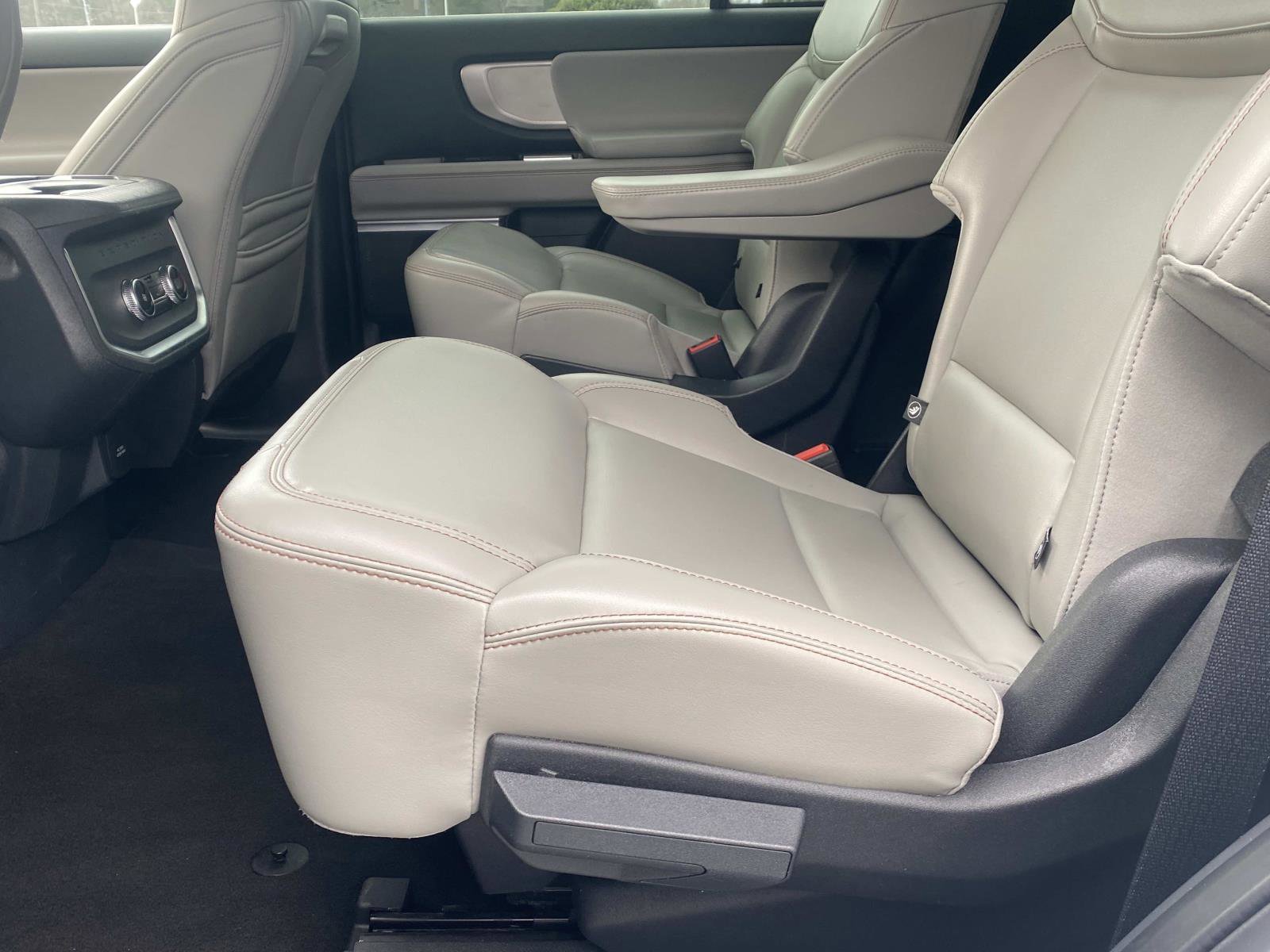 Used 2025 Ford Expedition Active image 14