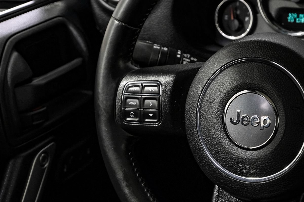 Used 2015 Jeep Wrangler Unlimited Sahara w/ Connectivity Group AWD/4WD image 19
