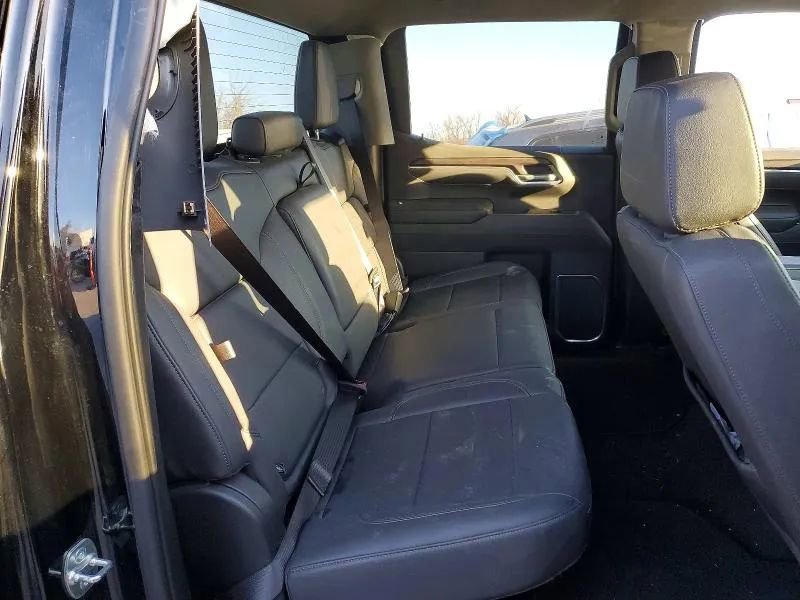 Used 2025 GMC Sierra 1500 SLT image 9