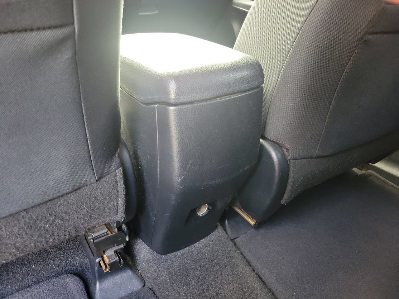 Used 2018 Toyota RAV4 LE FWD image 11
