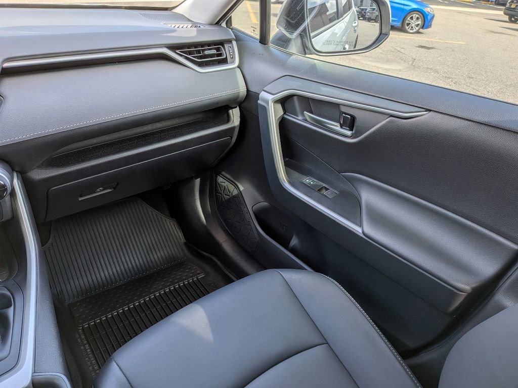 Used 2023 Toyota RAV4 XLE Premium image 18