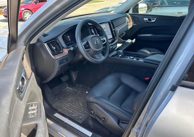 Used 2023 Volvo XC60 B5 Plus w/ Climate Package image 2