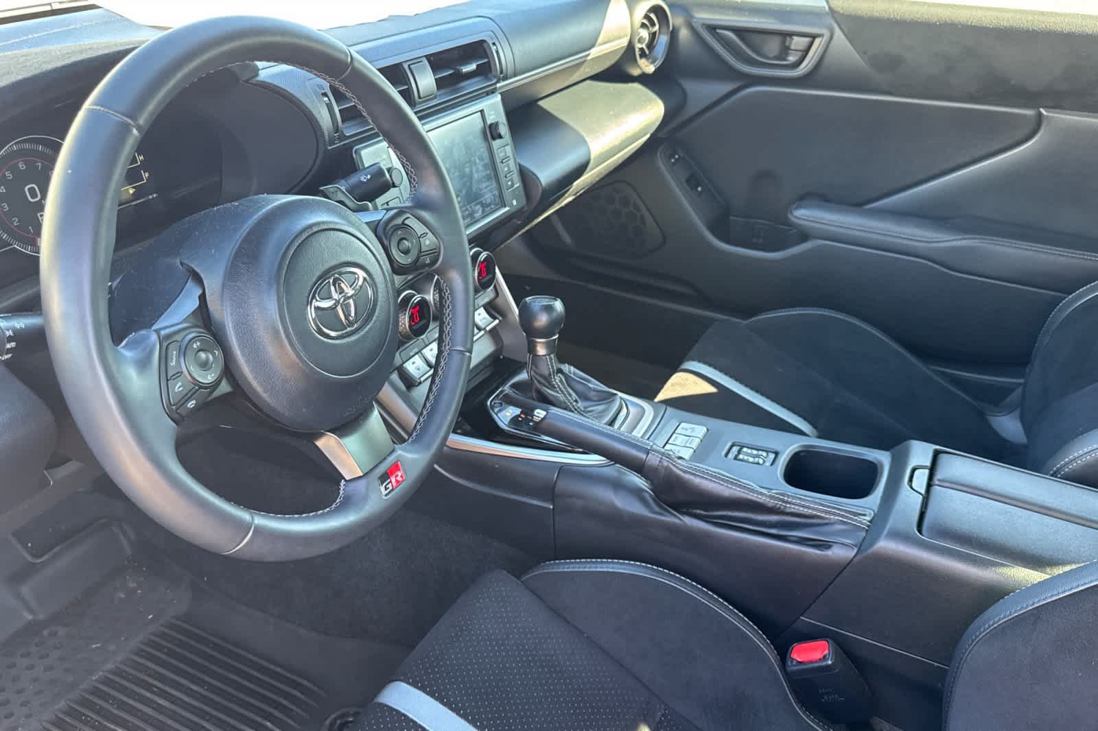 Used 2025 Toyota GR86 Premium RWD image 9