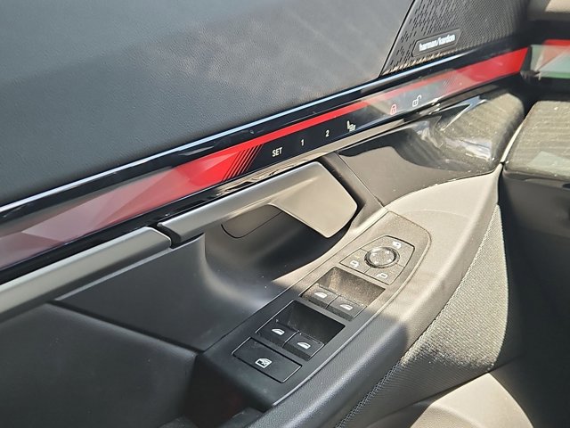 Used 2025 BMW i5 eDrive40i w/ M Sport Package RWD image 22