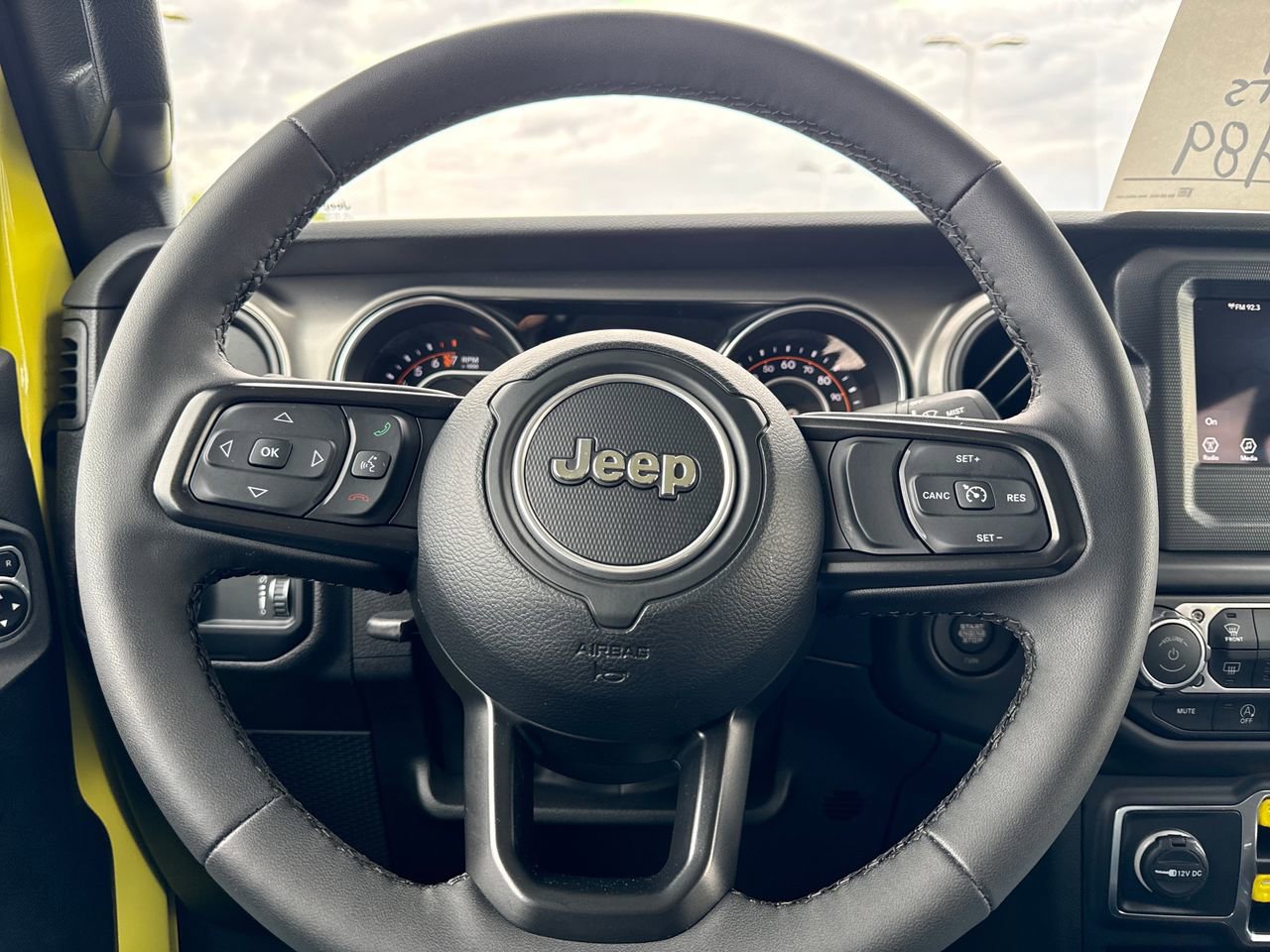 Used 2023 Jeep Gladiator Sport AWD/4WD image 17
