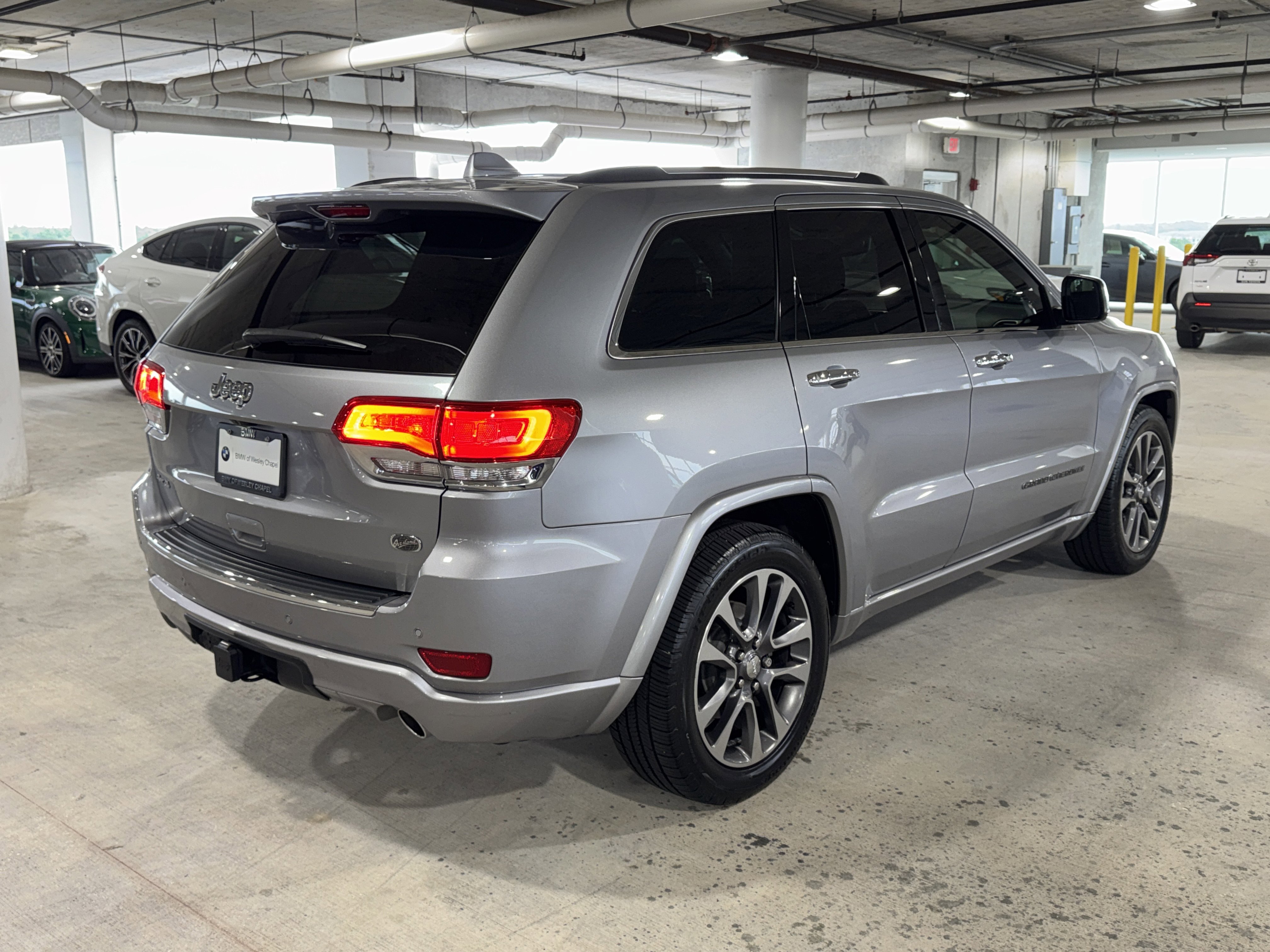Used 2017 Jeep Grand Cherokee Overland AWD/4WD image 8